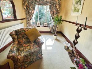 Lounge- click for photo gallery